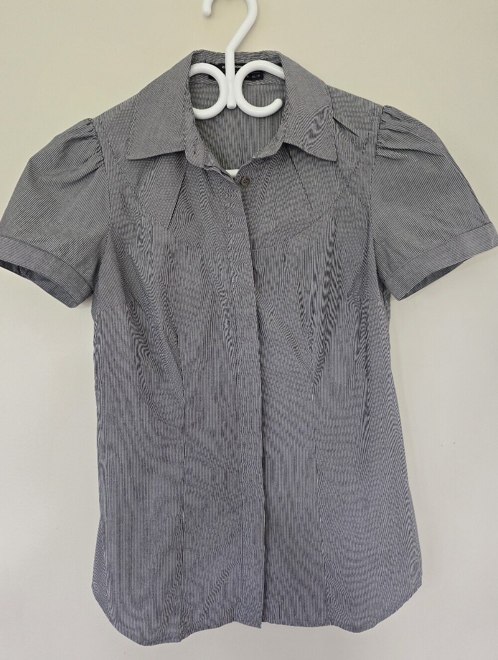 Club Monaco Gray Pinstripe Puff Sleeve Blouse. Size XS. Office School Ready!
